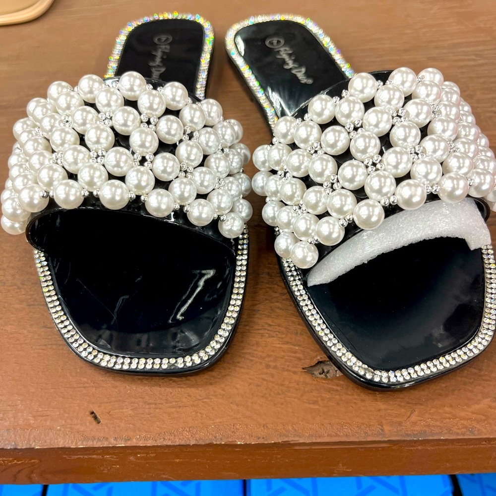 Pearl sandals